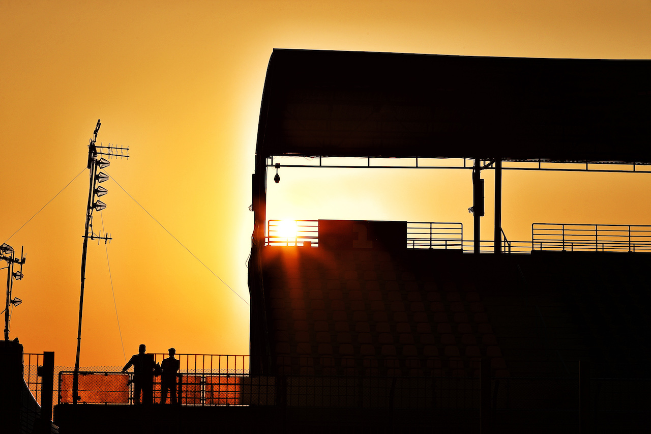GP QATAR, Circuit Atmosfera - sunset.
18.11.2021. Formula 1 World Championship, Rd 20, Qatar Grand Prix, Doha, Qatar, Preparation Day.
- www.xpbimages.com, EMail: requests@xpbimages.com © Copyright: Moy / XPB Images