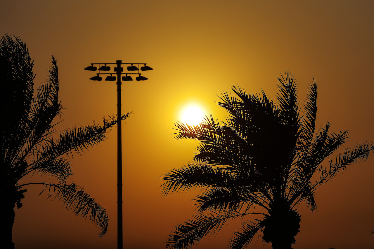 GP QATAR, Circuit Atmosfera - sunset.
18.11.2021. Formula 1 World Championship, Rd 20, Qatar Grand Prix, Doha, Qatar, Preparation Day.
- www.xpbimages.com, EMail: requests@xpbimages.com © Copyright: Charniaux / XPB Images