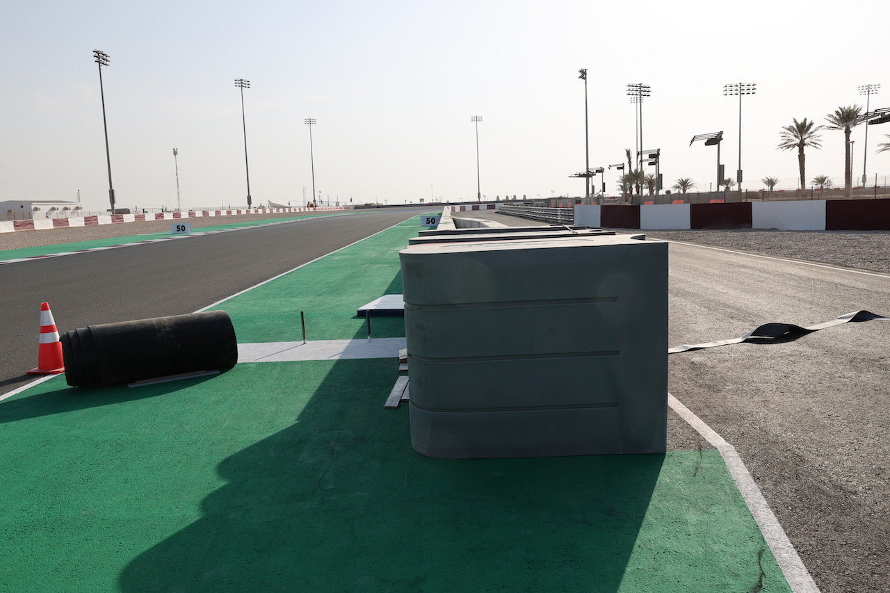 GP QATAR, Pit Lane entrance.
18.11.2021. Formula 1 World Championship, Rd 20, Qatar Grand Prix, Doha, Qatar, Preparation Day.
- www.xpbimages.com, EMail: requests@xpbimages.com © Copyright: Batchelor / XPB Images