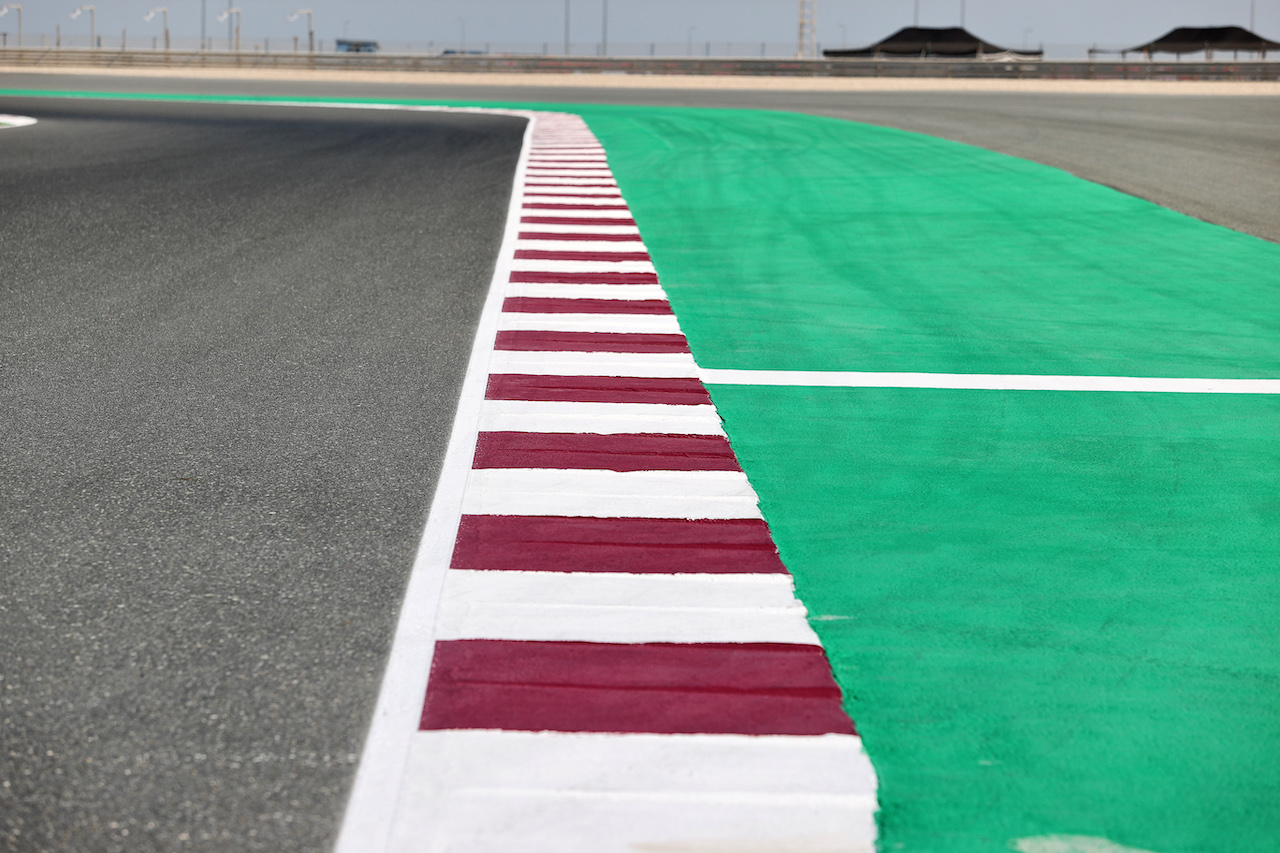 GP QATAR, Circuit Atmosfera - kerb detail.
18.11.2021. Formula 1 World Championship, Rd 20, Qatar Grand Prix, Doha, Qatar, Preparation Day.
- www.xpbimages.com, EMail: requests@xpbimages.com © Copyright: Moy / XPB Images