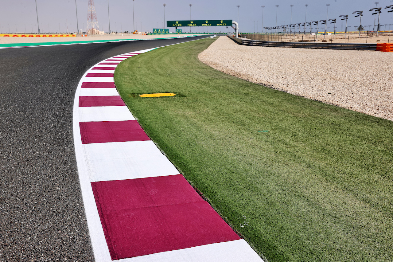 GP QATAR, Circuit Atmosfera - Turn 3.
18.11.2021. Formula 1 World Championship, Rd 20, Qatar Grand Prix, Doha, Qatar, Preparation Day.
- www.xpbimages.com, EMail: requests@xpbimages.com © Copyright: Batchelor / XPB Images