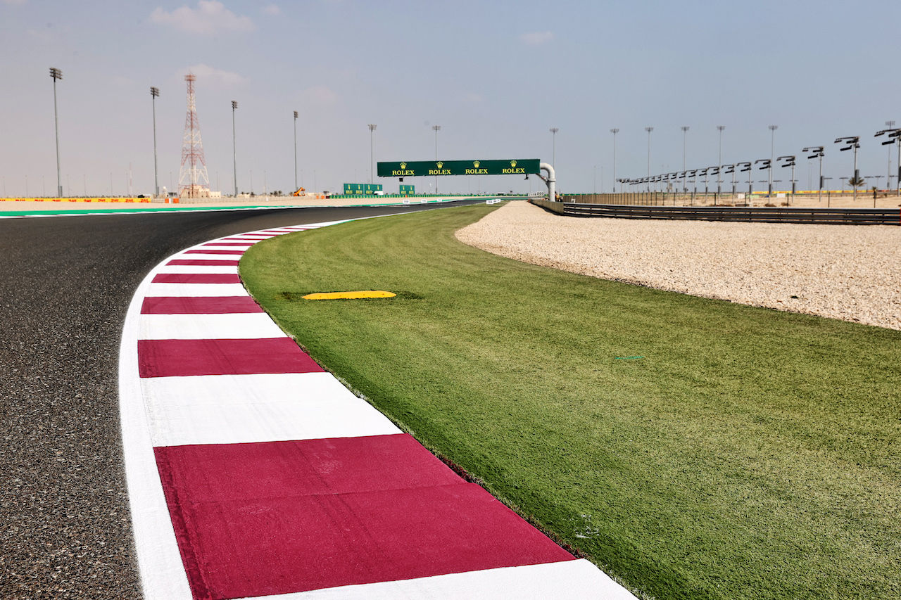 GP QATAR, Circuit Atmosfera - Turn 3.
18.11.2021. Formula 1 World Championship, Rd 20, Qatar Grand Prix, Doha, Qatar, Preparation Day.
- www.xpbimages.com, EMail: requests@xpbimages.com © Copyright: Batchelor / XPB Images