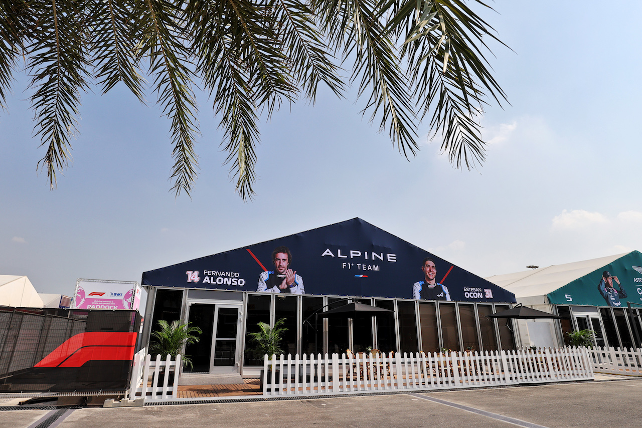 GP QATAR, Paddock Atmosfera - Alpine F1 Team building.
18.11.2021. Formula 1 World Championship, Rd 20, Qatar Grand Prix, Doha, Qatar, Preparation Day.
- www.xpbimages.com, EMail: requests@xpbimages.com © Copyright: Moy / XPB Images