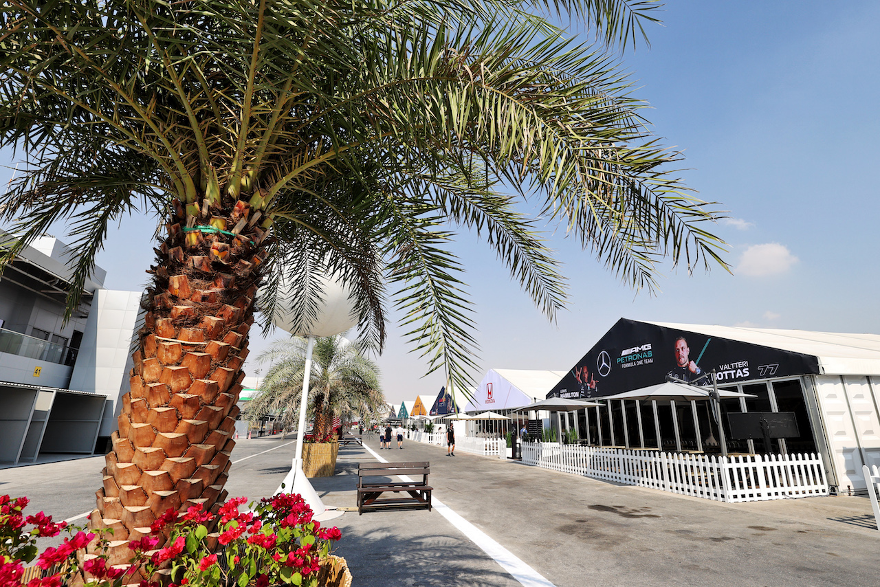 GP QATAR, Paddock Atmosfera - Mercedes AMG F1 building.
18.11.2021. Formula 1 World Championship, Rd 20, Qatar Grand Prix, Doha, Qatar, Preparation Day.
- www.xpbimages.com, EMail: requests@xpbimages.com © Copyright: Moy / XPB Images