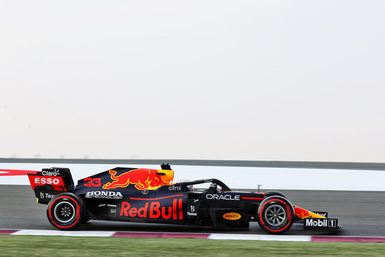 GP QATAR, Max Verstappen (NLD) Red Bull Racing RB16B.
20.11.2021. Formula 1 World Championship, Rd 20, Qatar Grand Prix, Doha, Qatar, Qualifiche Day.
- www.xpbimages.com, EMail: requests@xpbimages.com © Copyright: Batchelor / XPB Images
