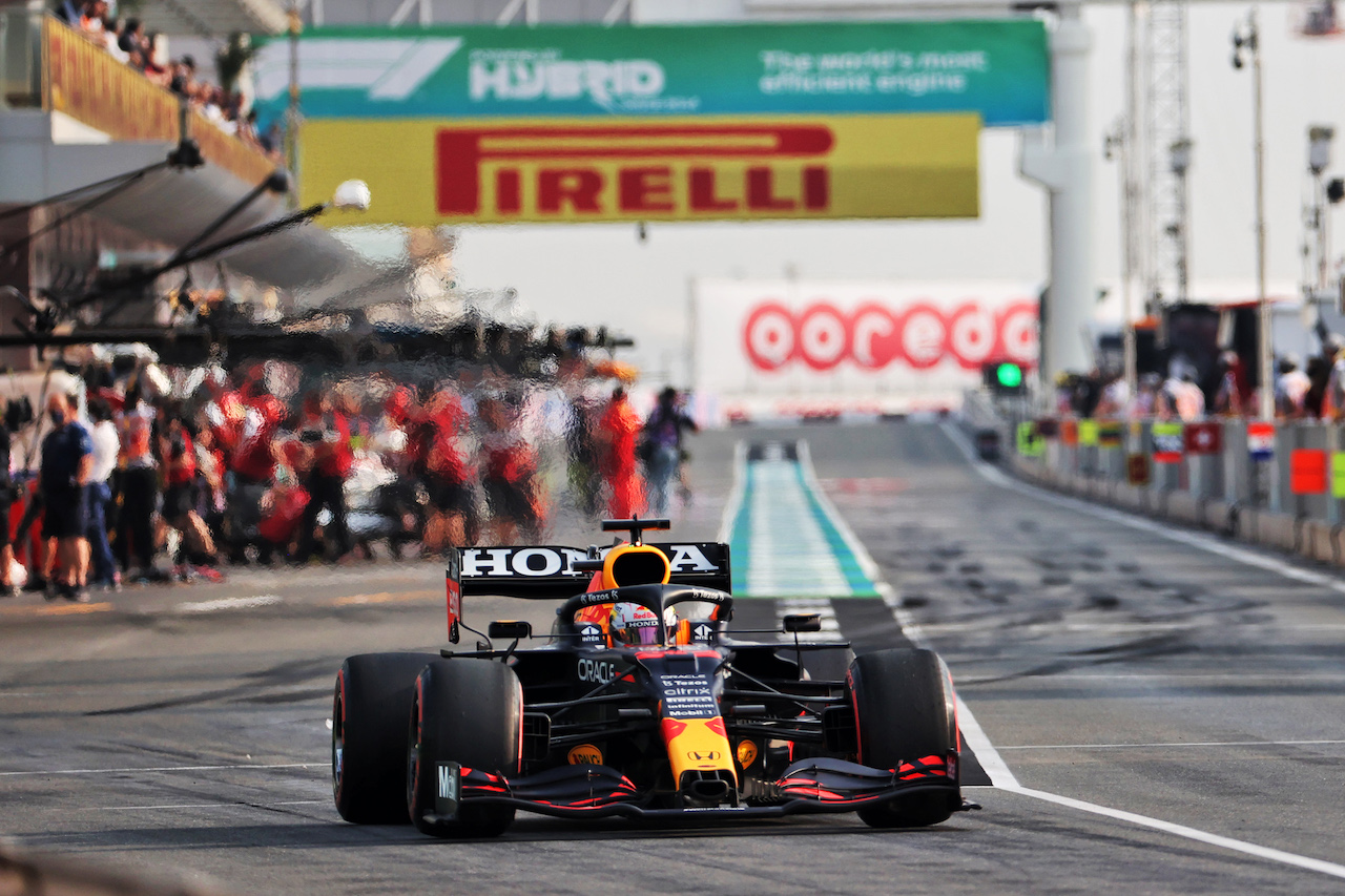 GP QATAR, Max Verstappen (NLD) Red Bull Racing RB16B.
20.11.2021. Formula 1 World Championship, Rd 20, Qatar Grand Prix, Doha, Qatar, Qualifiche Day.
- www.xpbimages.com, EMail: requests@xpbimages.com © Copyright: Batchelor / XPB Images