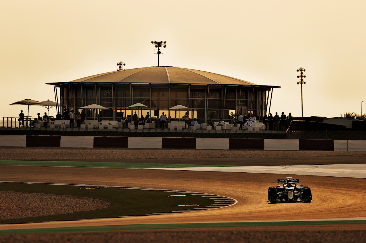GP QATAR, Pierre Gasly (FRA) AlphaTauri AT02.
20.11.2021. Formula 1 World Championship, Rd 20, Qatar Grand Prix, Doha, Qatar, Qualifiche Day.
- www.xpbimages.com, EMail: requests@xpbimages.com © Copyright: Moy / XPB Images