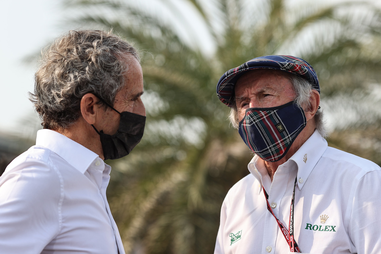 GP QATAR, (L to R): Alain Prost (FRA) Alpine F1 Team Non-Executive Director with Jackie Stewart (GBR).
20.11.2021. Formula 1 World Championship, Rd 20, Qatar Grand Prix, Doha, Qatar, Qualifiche Day.
- www.xpbimages.com, EMail: requests@xpbimages.com © Copyright: Charniaux / XPB Images