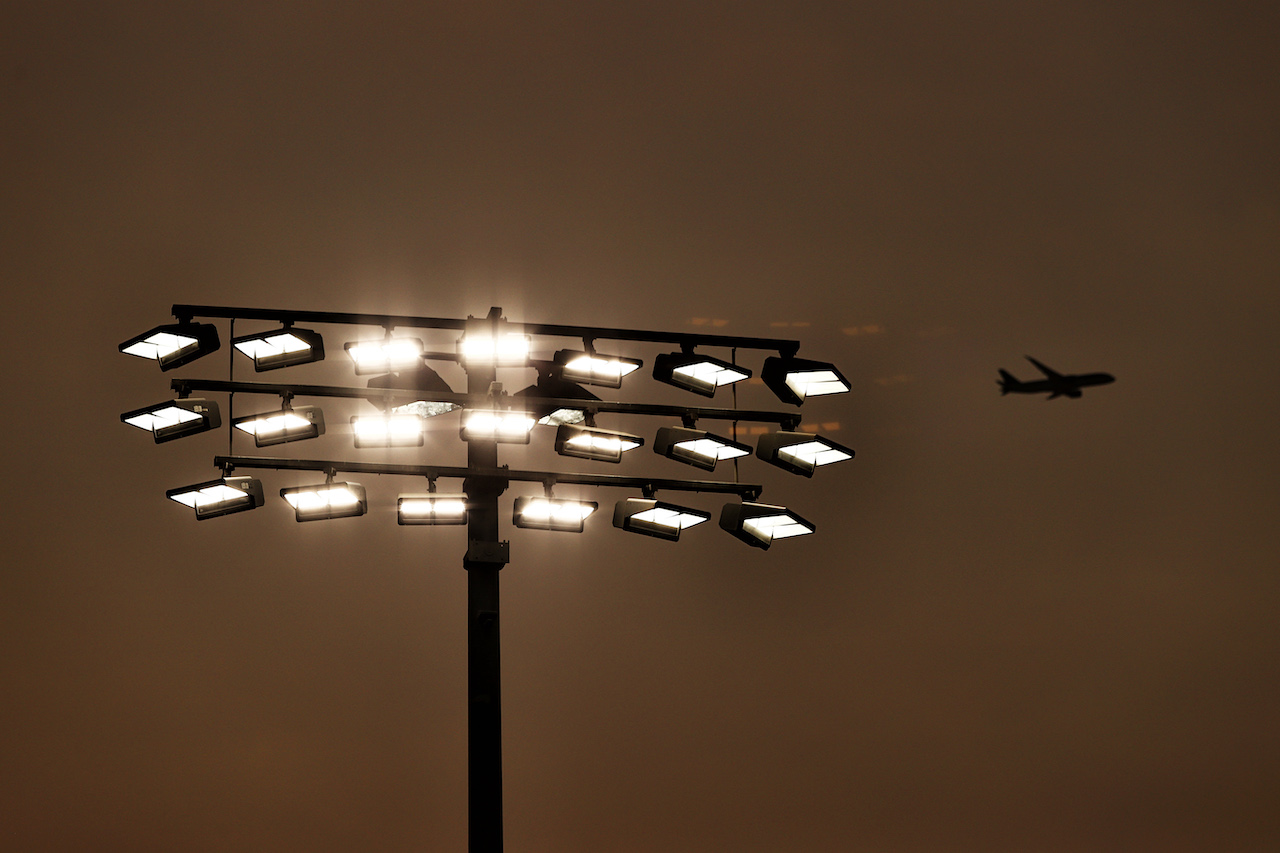 GP QATAR, Circuit Atmosfera - flood light.
20.11.2021. Formula 1 World Championship, Rd 20, Qatar Grand Prix, Doha, Qatar, Qualifiche Day.
- www.xpbimages.com, EMail: requests@xpbimages.com © Copyright: Moy / XPB Images