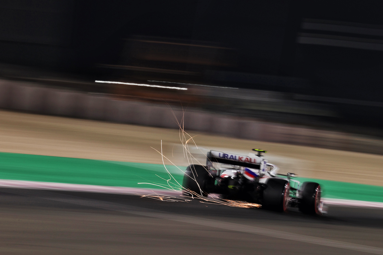 GP QATAR, Mick Schumacher (GER) Haas VF-21.
20.11.2021. Formula 1 World Championship, Rd 20, Qatar Grand Prix, Doha, Qatar, Qualifiche Day.
- www.xpbimages.com, EMail: requests@xpbimages.com © Copyright: Moy / XPB Images
