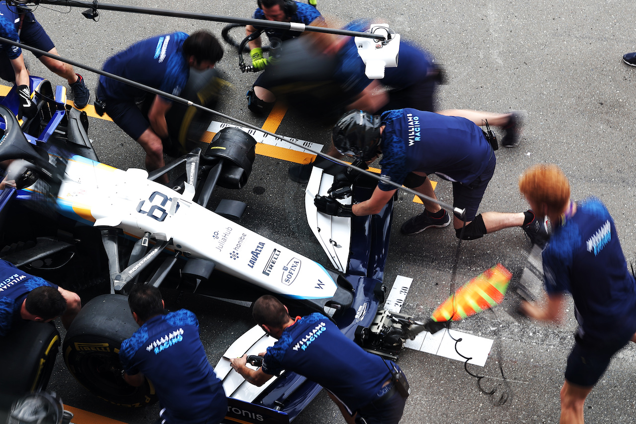 GP QATAR, Williams Racing practices a pit stop.
20.11.2021. Formula 1 World Championship, Rd 20, Qatar Grand Prix, Doha, Qatar, Qualifiche Day.
- www.xpbimages.com, EMail: requests@xpbimages.com © Copyright: Moy / XPB Images