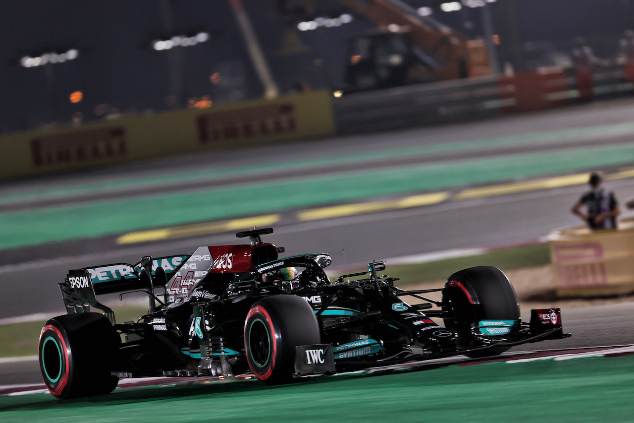 GP QATAR, Lewis Hamilton (GBR) Mercedes AMG F1 W12.
20.11.2021. Formula 1 World Championship, Rd 20, Qatar Grand Prix, Doha, Qatar, Qualifiche Day.
- www.xpbimages.com, EMail: requests@xpbimages.com © Copyright: Batchelor / XPB Images