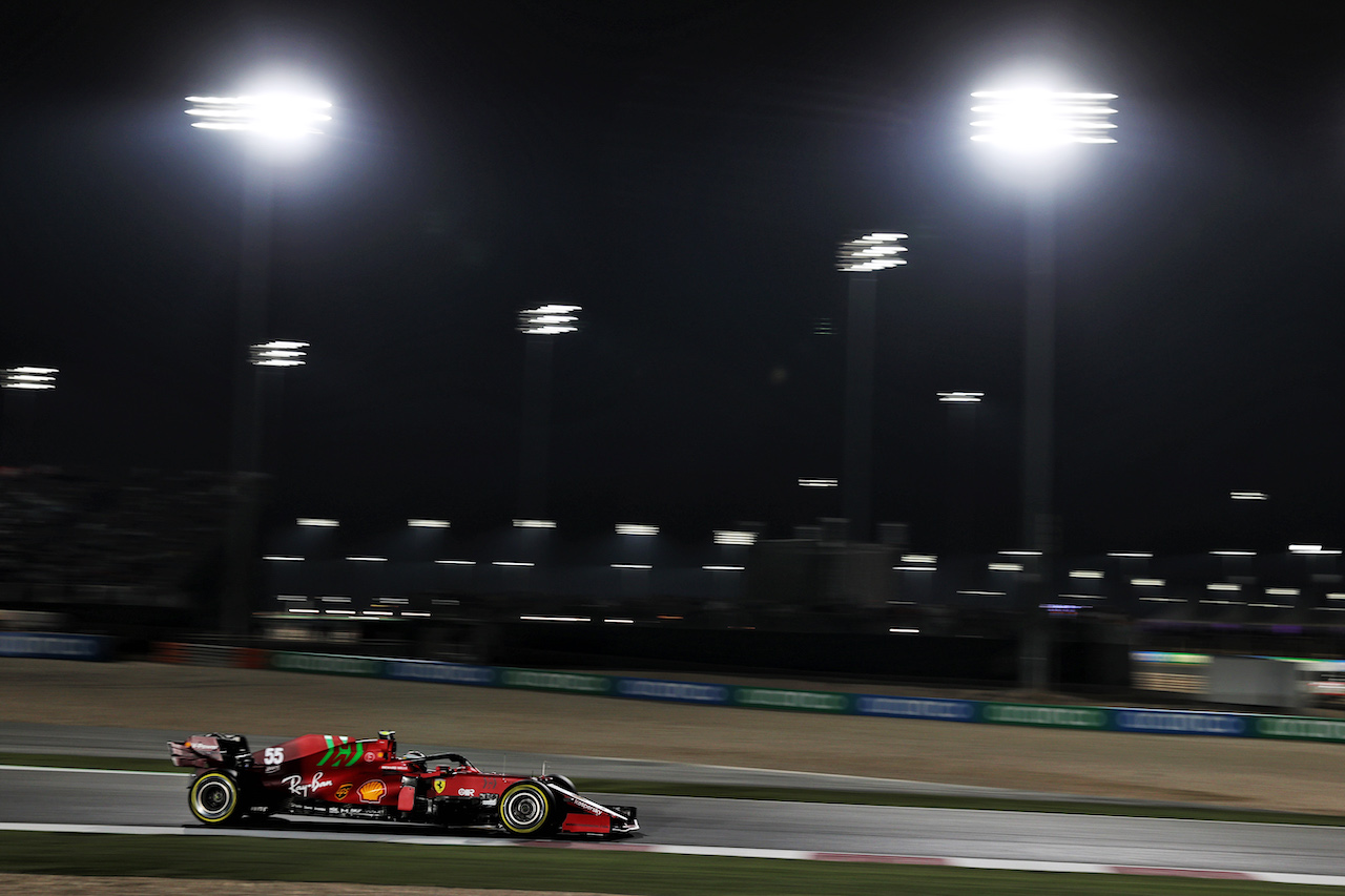 GP QATAR, Carlos Sainz Jr (ESP) Ferrari SF-21.
20.11.2021. Formula 1 World Championship, Rd 20, Qatar Grand Prix, Doha, Qatar, Qualifiche Day.
- www.xpbimages.com, EMail: requests@xpbimages.com © Copyright: Batchelor / XPB Images