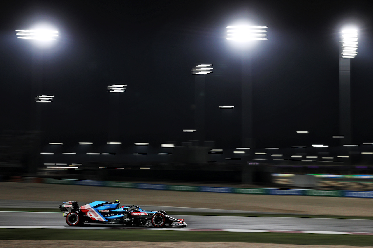 GP QATAR, Esteban Ocon (FRA) Alpine F1 Team A521.
20.11.2021. Formula 1 World Championship, Rd 20, Qatar Grand Prix, Doha, Qatar, Qualifiche Day.
- www.xpbimages.com, EMail: requests@xpbimages.com © Copyright: Batchelor / XPB Images