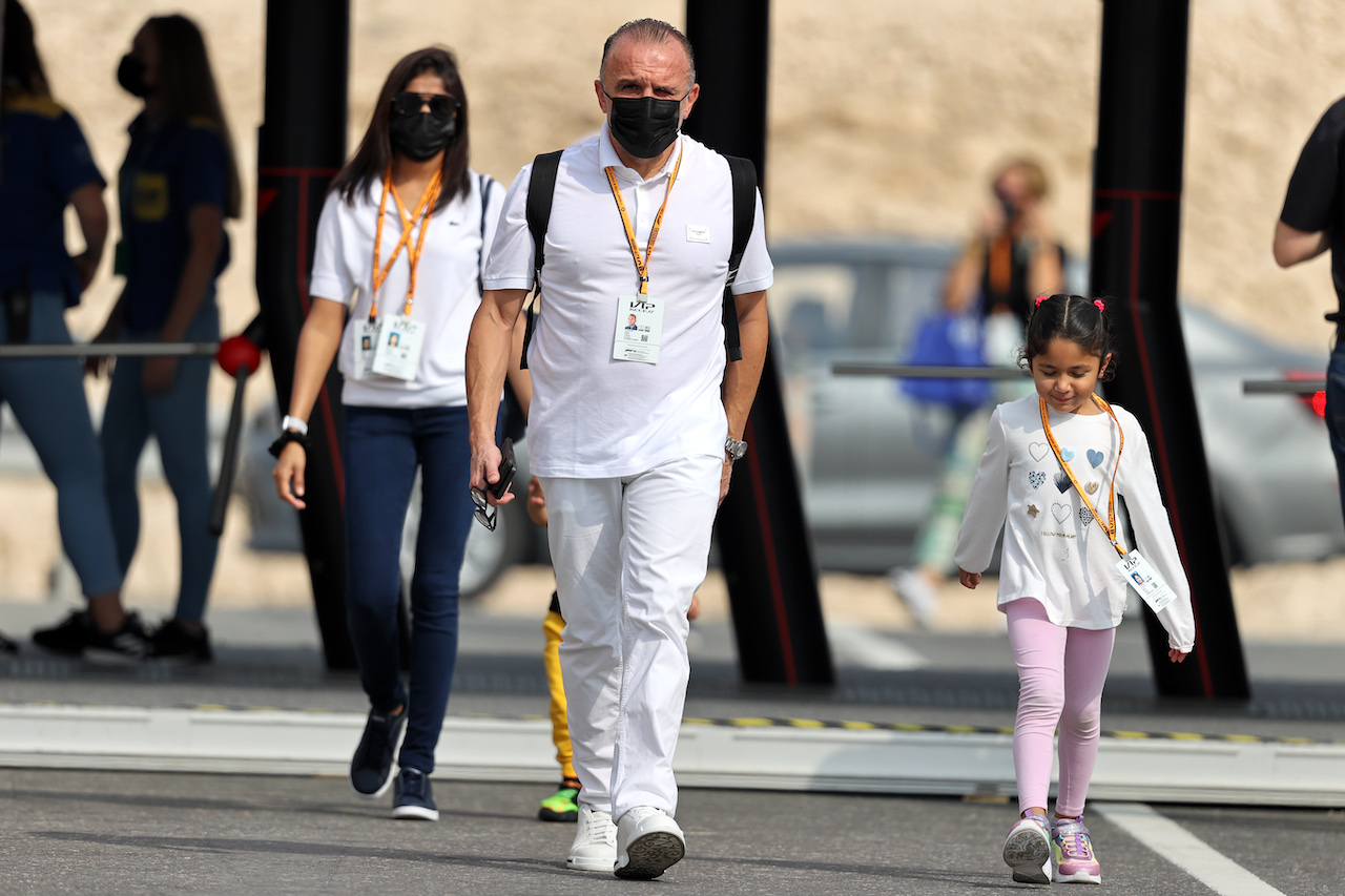 GP QATAR, Dr Hakim Chalabi (QAT) Sports Medicine Expert.
20.11.2021. Formula 1 World Championship, Rd 20, Qatar Grand Prix, Doha, Qatar, Qualifiche Day.
- www.xpbimages.com, EMail: requests@xpbimages.com © Copyright: Moy / XPB Images