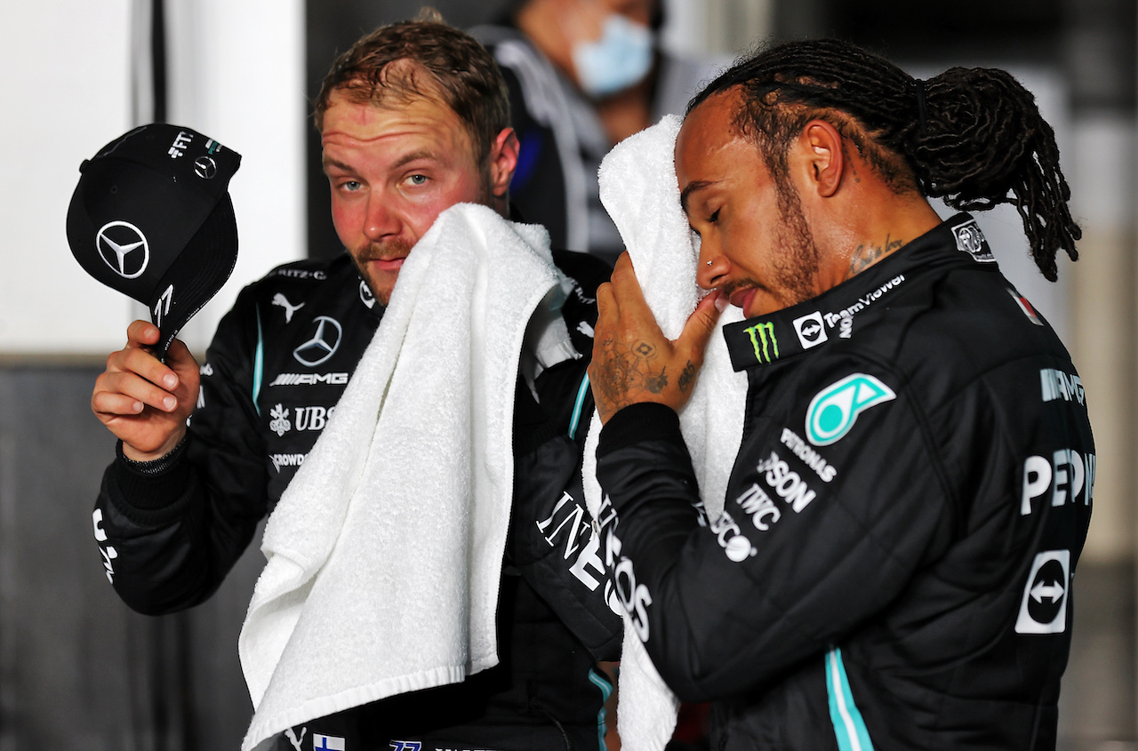 GP QATAR, Pole sitter Lewis Hamilton (GBR) Mercedes AMG F1 e team mate Valtteri Bottas (FIN) Mercedes AMG F1 in qualifying parc ferme.
20.11.2021. Formula 1 World Championship, Rd 20, Qatar Grand Prix, Doha, Qatar, Qualifiche Day.
- www.xpbimages.com, EMail: requests@xpbimages.com © Copyright: Batchelor / XPB Images