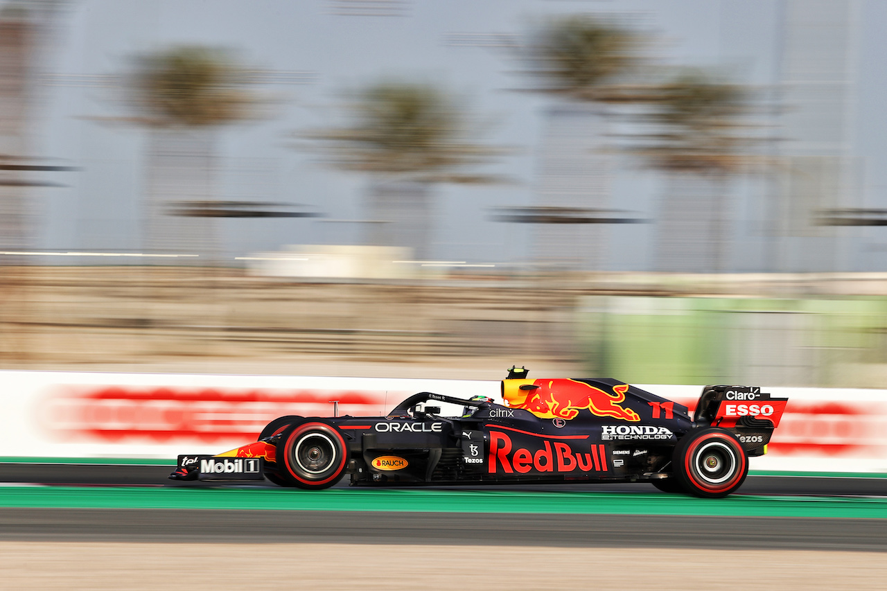 GP QATAR, Sergio Perez (MEX) Red Bull Racing RB16B.
20.11.2021. Formula 1 World Championship, Rd 20, Qatar Grand Prix, Doha, Qatar, Qualifiche Day.
- www.xpbimages.com, EMail: requests@xpbimages.com © Copyright: Moy / XPB Images