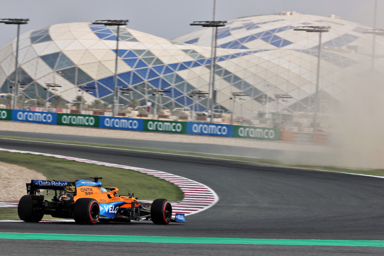 GP QATAR, Daniel Ricciardo (AUS) McLaren MCL35M.
19.11.2021 Formula 1 World Championship, Rd 20, Qatar Grand Prix, Doha, Qatar, Practice Day.
- www.xpbimages.com, EMail: requests@xpbimages.com © Copyright: Batchelor / XPB Images