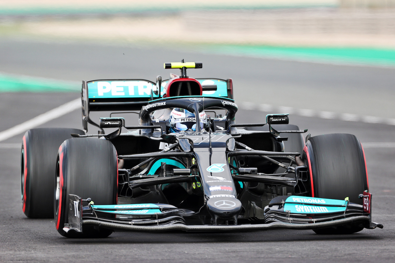 GP QATAR, Valtteri Bottas (FIN) Mercedes AMG F1 W12.
19.11.2021 Formula 1 World Championship, Rd 20, Qatar Grand Prix, Doha, Qatar, Practice Day.
- www.xpbimages.com, EMail: requests@xpbimages.com © Copyright: Charniaux / XPB Images