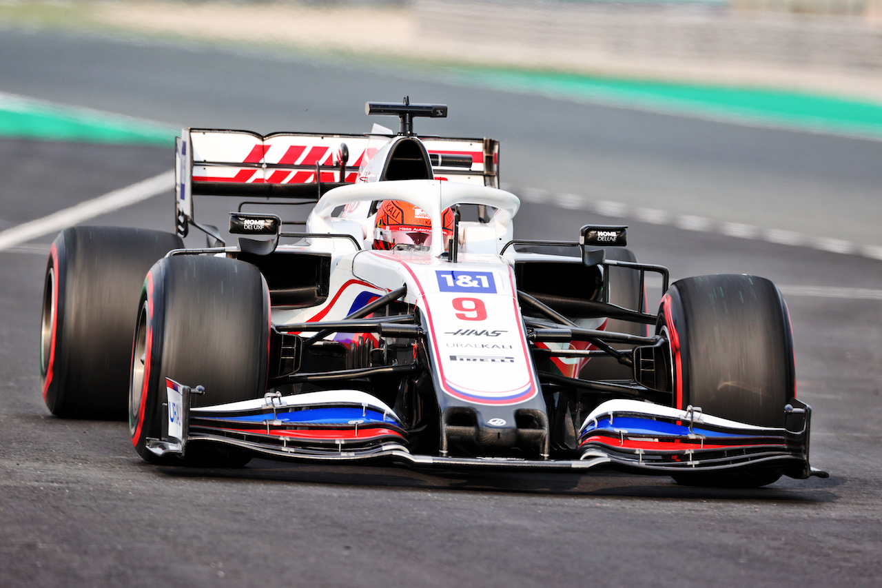 GP QATAR, Nikita Mazepin (RUS) Haas F1 Team VF-21.
19.11.2021 Formula 1 World Championship, Rd 20, Qatar Grand Prix, Doha, Qatar, Practice Day.
- www.xpbimages.com, EMail: requests@xpbimages.com © Copyright: Charniaux / XPB Images