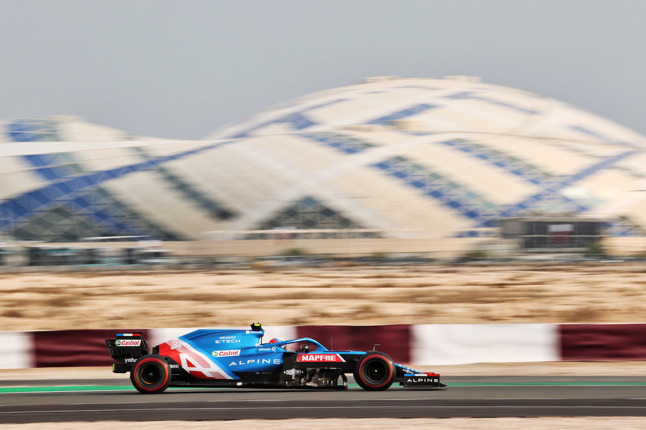GP QATAR, Esteban Ocon (FRA) Alpine F1 Team A521.
19.11.2021 Formula 1 World Championship, Rd 20, Qatar Grand Prix, Doha, Qatar, Practice Day.
- www.xpbimages.com, EMail: requests@xpbimages.com © Copyright: Charniaux / XPB Images