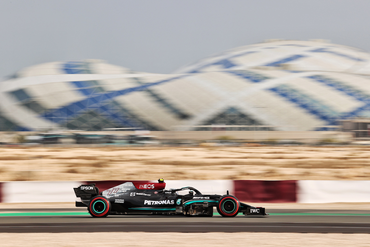 GP QATAR, Valtteri Bottas (FIN) Mercedes AMG F1 W12.
19.11.2021 Formula 1 World Championship, Rd 20, Qatar Grand Prix, Doha, Qatar, Practice Day.
- www.xpbimages.com, EMail: requests@xpbimages.com © Copyright: Charniaux / XPB Images