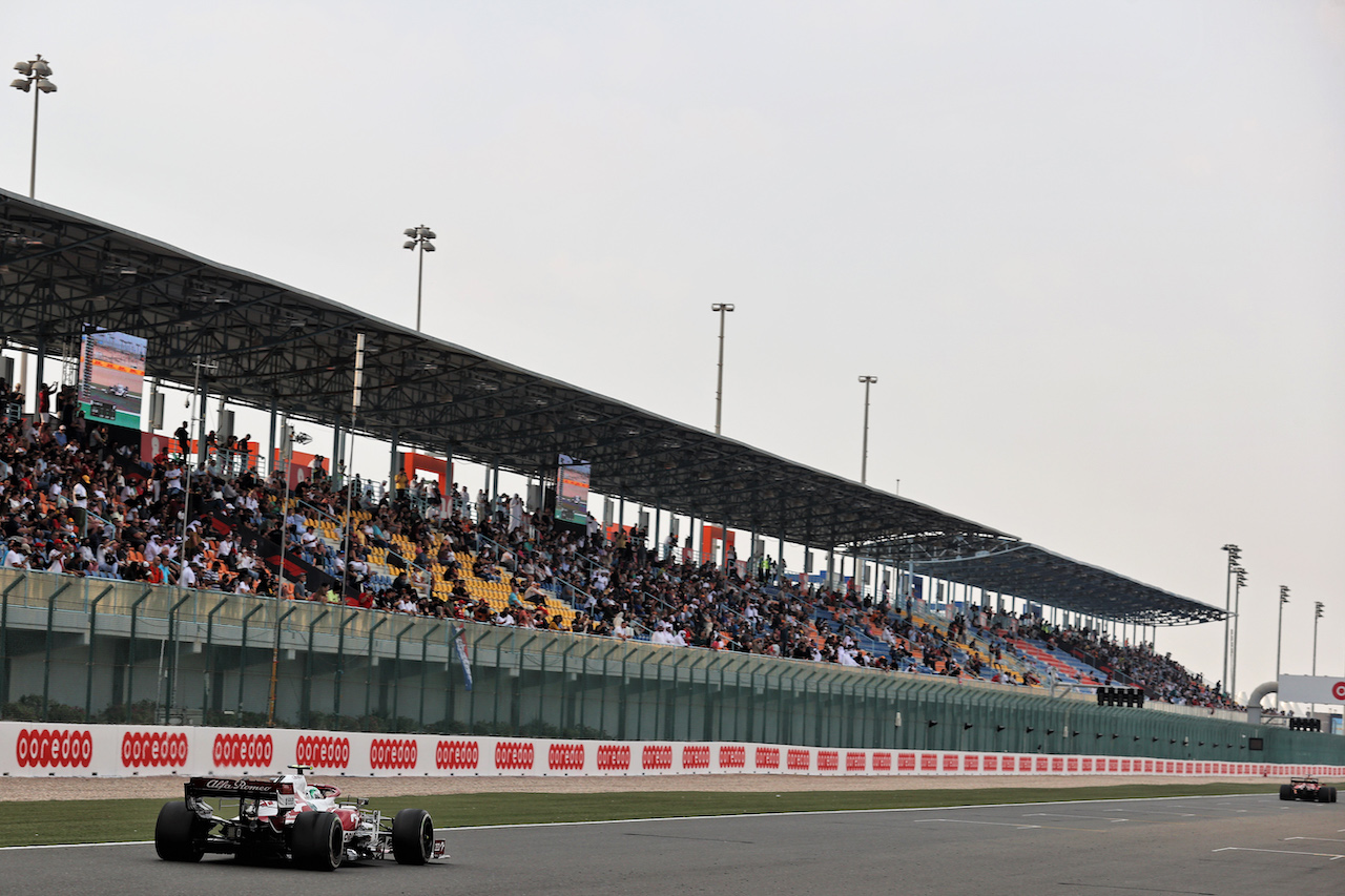 GP QATAR, Antonio Giovinazzi (ITA) Alfa Romeo Racing C41.
19.11.2021 Formula 1 World Championship, Rd 20, Qatar Grand Prix, Doha, Qatar, Practice Day.
- www.xpbimages.com, EMail: requests@xpbimages.com © Copyright: Batchelor / XPB Images