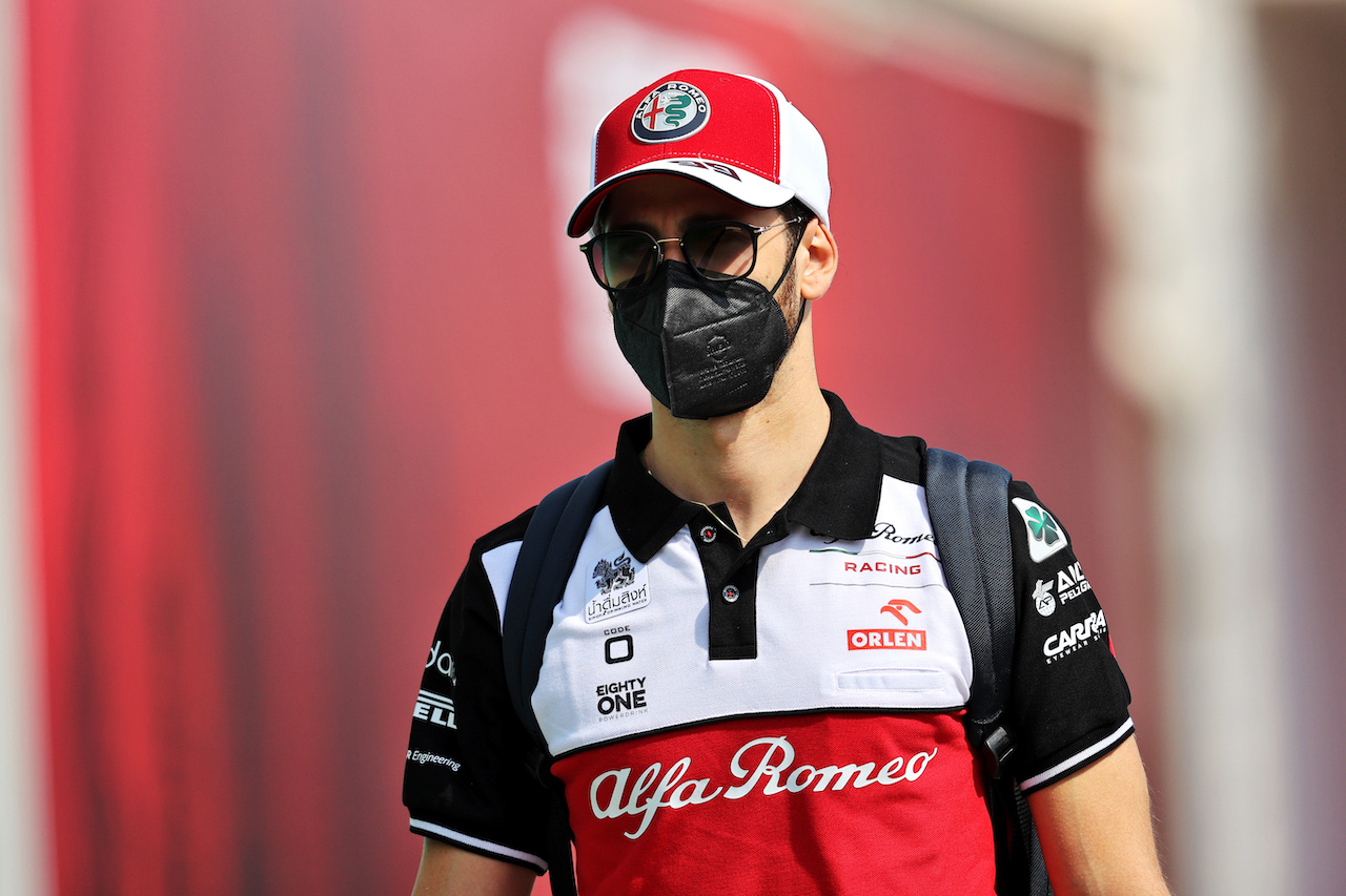 GP QATAR, Antonio Giovinazzi (ITA) Alfa Romeo Racing.
19.11.2021 Formula 1 World Championship, Rd 20, Qatar Grand Prix, Doha, Qatar, Practice Day.
- www.xpbimages.com, EMail: requests@xpbimages.com © Copyright: Moy / XPB Images