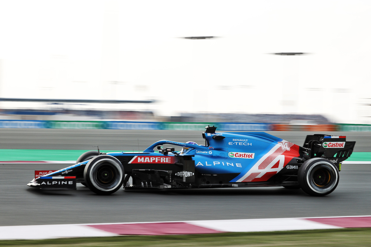 GP QATAR, Fernando Alonso (ESP) Alpine F1 Team A521.
19.11.2021 Formula 1 World Championship, Rd 20, Qatar Grand Prix, Doha, Qatar, Practice Day.
- www.xpbimages.com, EMail: requests@xpbimages.com © Copyright: Moy / XPB Images