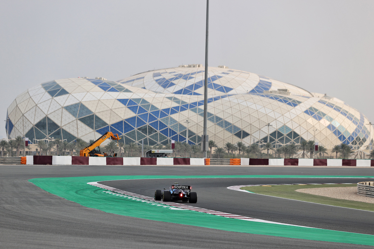 GP QATAR, Nicholas Latifi (CDN) Williams Racing FW43B.
19.11.2021 Formula 1 World Championship, Rd 20, Qatar Grand Prix, Doha, Qatar, Practice Day.
- www.xpbimages.com, EMail: requests@xpbimages.com © Copyright: Moy / XPB Images
