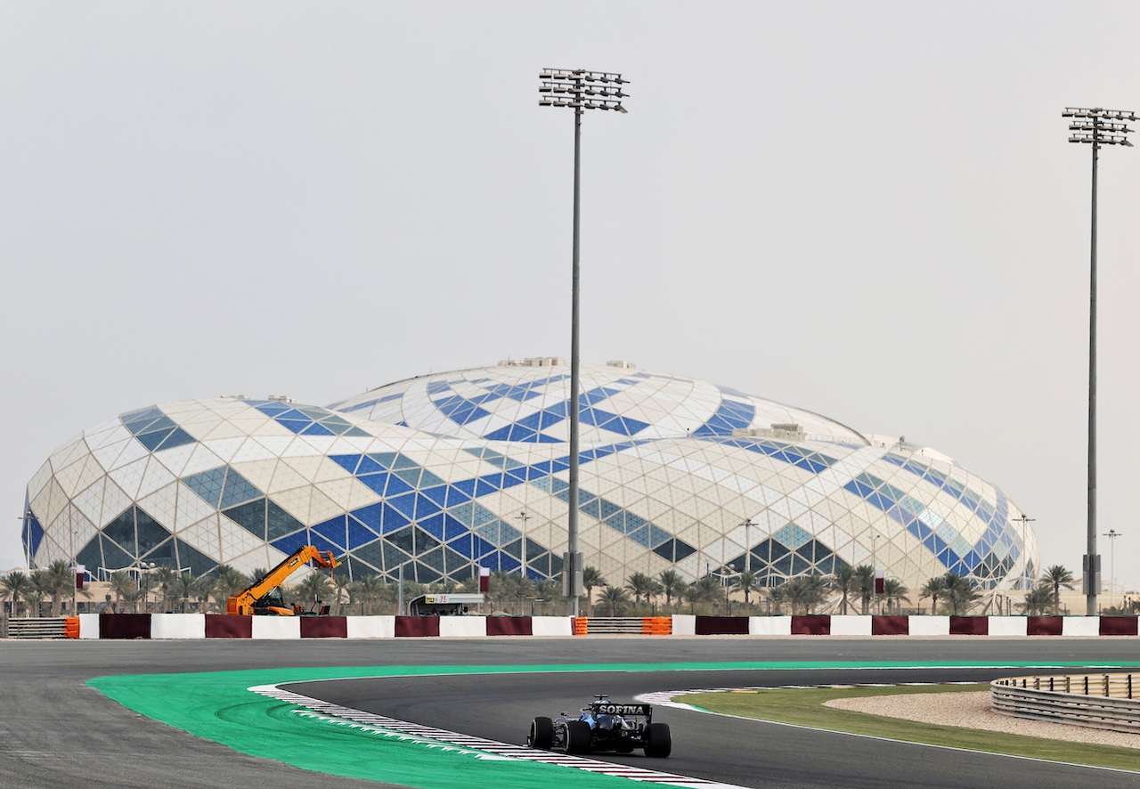 GP QATAR, George Russell (GBR) Williams Racing FW43B.
19.11.2021 Formula 1 World Championship, Rd 20, Qatar Grand Prix, Doha, Qatar, Practice Day.
- www.xpbimages.com, EMail: requests@xpbimages.com © Copyright: Moy / XPB Images