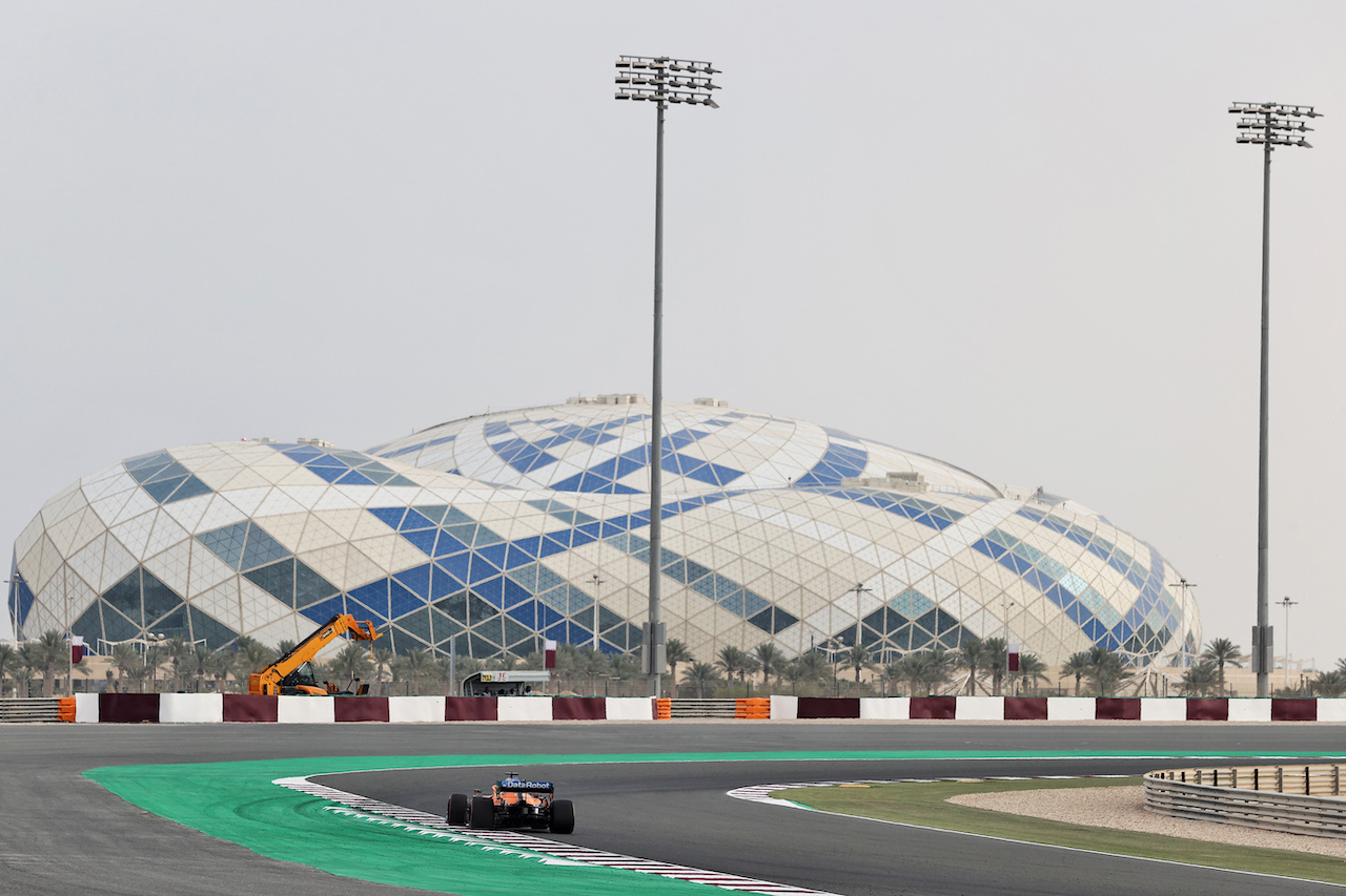 GP QATAR, Daniel Ricciardo (AUS) McLaren MCL35M.
19.11.2021 Formula 1 World Championship, Rd 20, Qatar Grand Prix, Doha, Qatar, Practice Day.
- www.xpbimages.com, EMail: requests@xpbimages.com © Copyright: Moy / XPB Images