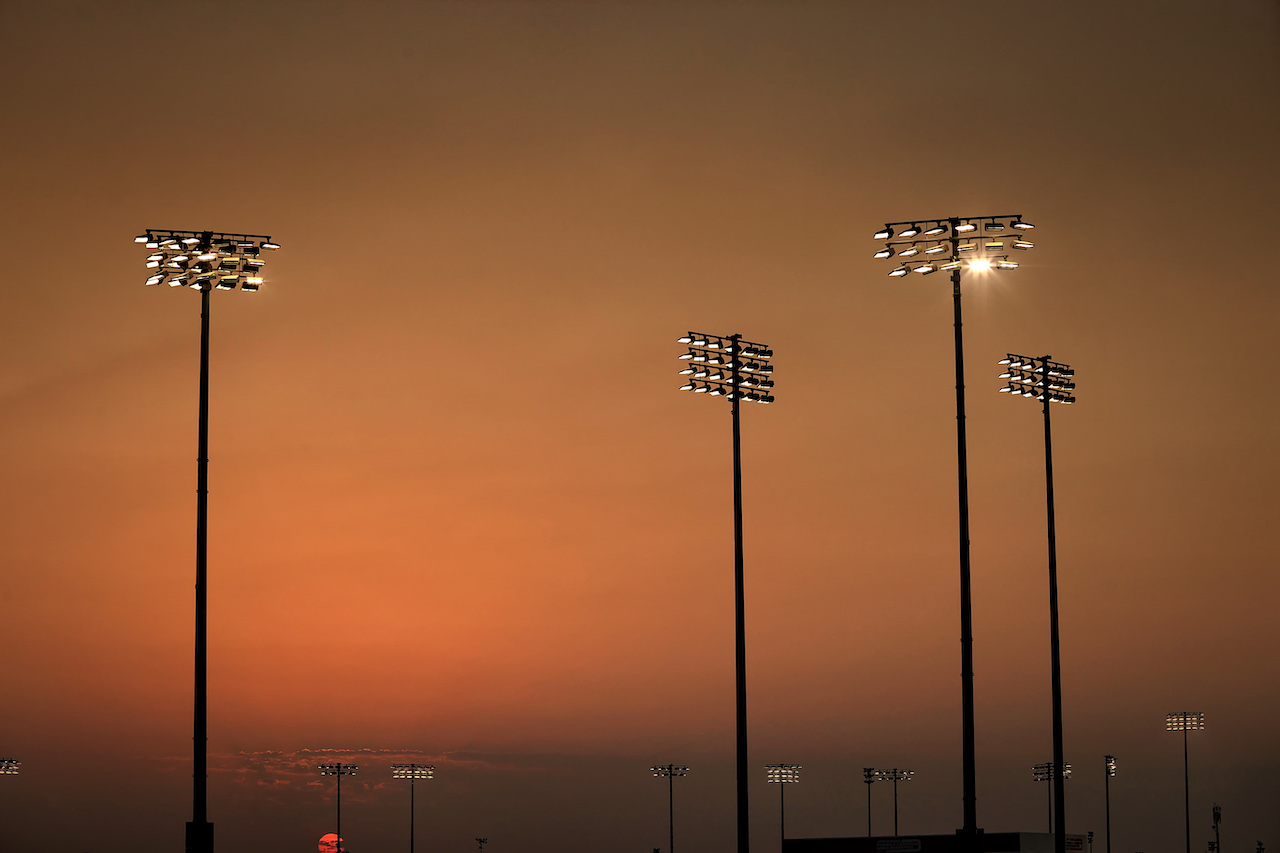 GP QATAR, Circuit Atmosfera - sunset.
19.11.2021 Formula 1 World Championship, Rd 20, Qatar Grand Prix, Doha, Qatar, Practice Day.
- www.xpbimages.com, EMail: requests@xpbimages.com © Copyright: Moy / XPB Images
