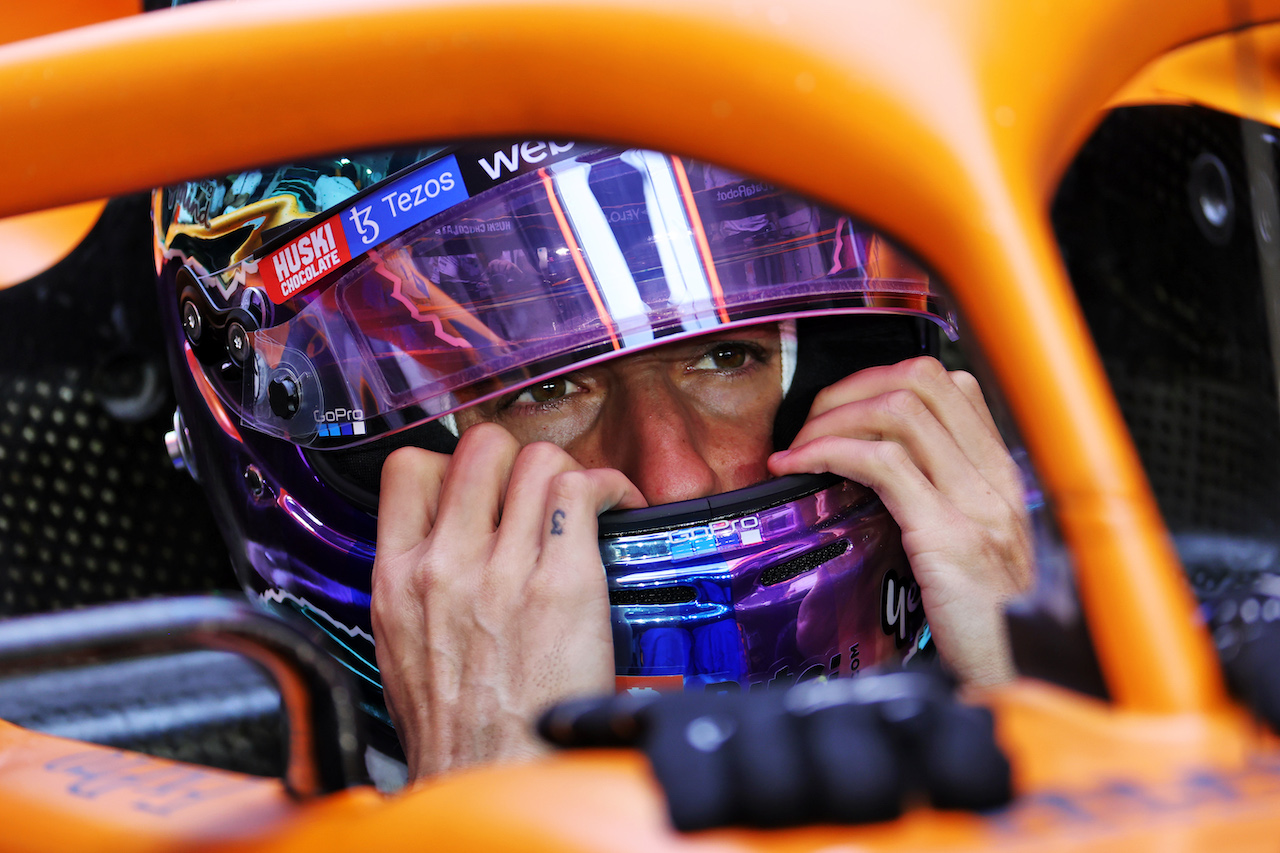 GP QATAR, Daniel Ricciardo (AUS) McLaren MCL35M.
19.11.2021 Formula 1 World Championship, Rd 20, Qatar Grand Prix, Doha, Qatar, Practice Day.
- www.xpbimages.com, EMail: requests@xpbimages.com © Copyright: Batchelor / XPB Images