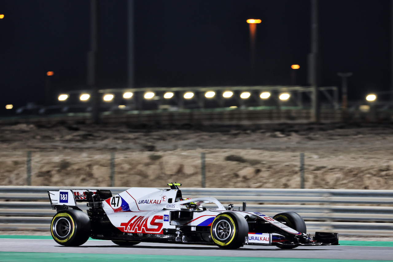 GP QATAR, Mick Schumacher (GER) Haas VF-21.
19.11.2021 Formula 1 World Championship, Rd 20, Qatar Grand Prix, Doha, Qatar, Practice Day.
- www.xpbimages.com, EMail: requests@xpbimages.com © Copyright: Batchelor / XPB Images