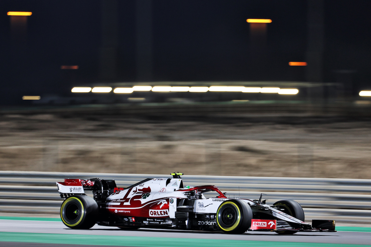 GP QATAR, Antonio Giovinazzi (ITA) Alfa Romeo Racing C41.
19.11.2021 Formula 1 World Championship, Rd 20, Qatar Grand Prix, Doha, Qatar, Practice Day.
- www.xpbimages.com, EMail: requests@xpbimages.com © Copyright: Batchelor / XPB Images