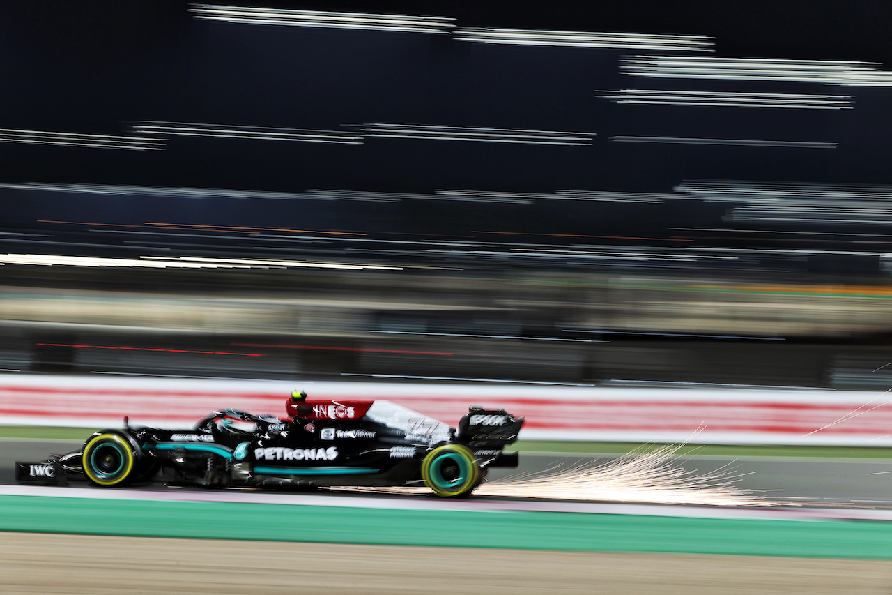 GP QATAR, Valtteri Bottas (FIN) Mercedes AMG F1 W12.
19.11.2021 Formula 1 World Championship, Rd 20, Qatar Grand Prix, Doha, Qatar, Practice Day.
- www.xpbimages.com, EMail: requests@xpbimages.com © Copyright: Moy / XPB Images