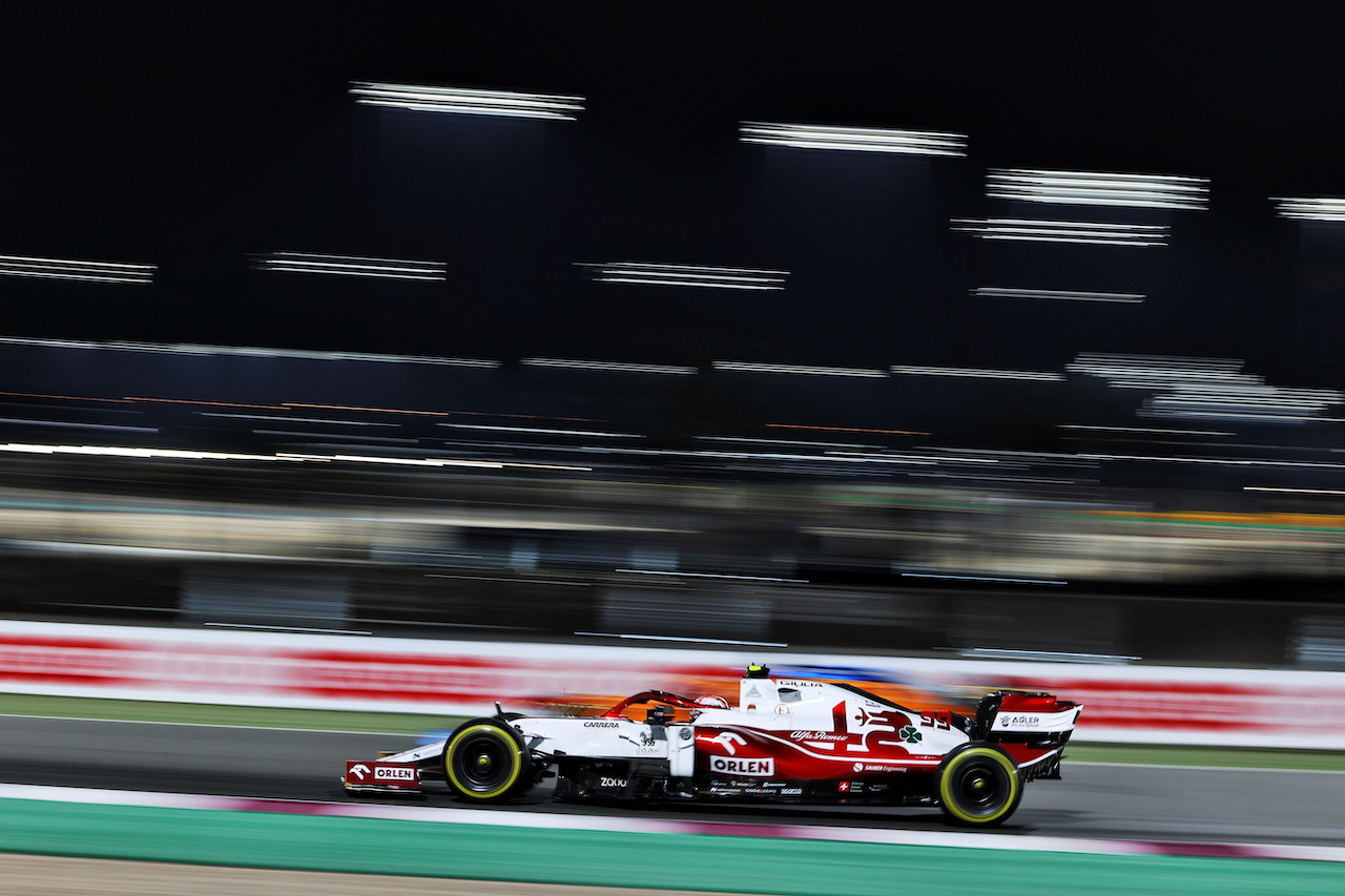 GP QATAR, Antonio Giovinazzi (ITA) Alfa Romeo Racing C41.
19.11.2021 Formula 1 World Championship, Rd 20, Qatar Grand Prix, Doha, Qatar, Practice Day.
- www.xpbimages.com, EMail: requests@xpbimages.com © Copyright: Moy / XPB Images