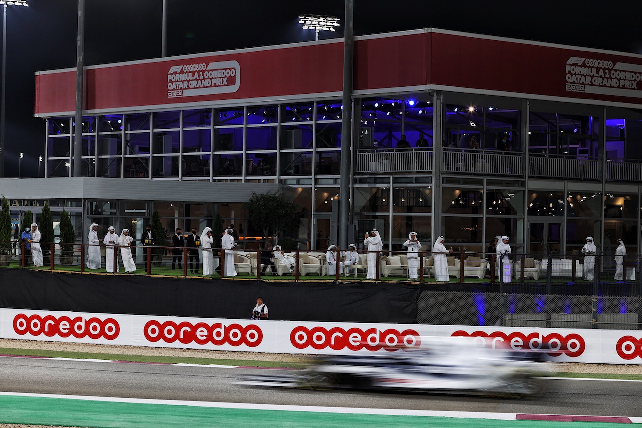 GP QATAR, Yuki Tsunoda (JPN) AlphaTauri AT02.
19.11.2021 Formula 1 World Championship, Rd 20, Qatar Grand Prix, Doha, Qatar, Practice Day.
- www.xpbimages.com, EMail: requests@xpbimages.com © Copyright: Moy / XPB Images