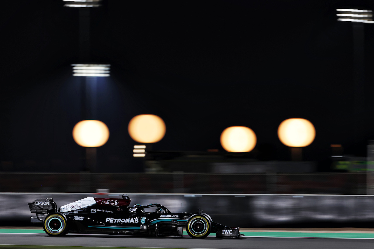 GP QATAR, Lewis Hamilton (GBR) Mercedes AMG F1 W12.
19.11.2021 Formula 1 World Championship, Rd 20, Qatar Grand Prix, Doha, Qatar, Practice Day.
- www.xpbimages.com, EMail: requests@xpbimages.com © Copyright: Batchelor / XPB Images