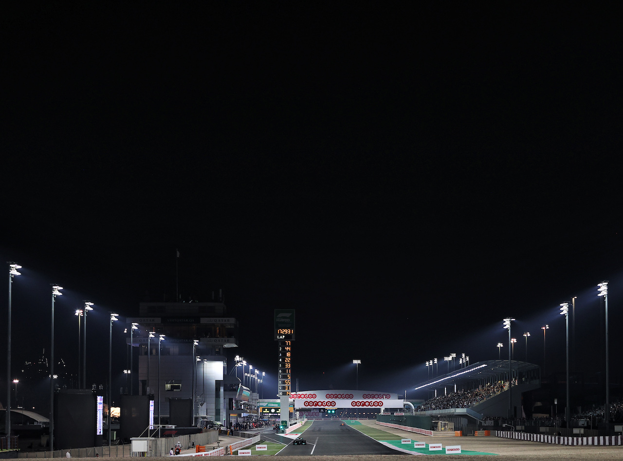 GP QATAR, Valtteri Bottas (FIN) Mercedes AMG F1 W12.
19.11.2021 Formula 1 World Championship, Rd 20, Qatar Grand Prix, Doha, Qatar, Practice Day.
- www.xpbimages.com, EMail: requests@xpbimages.com © Copyright: Moy / XPB Images