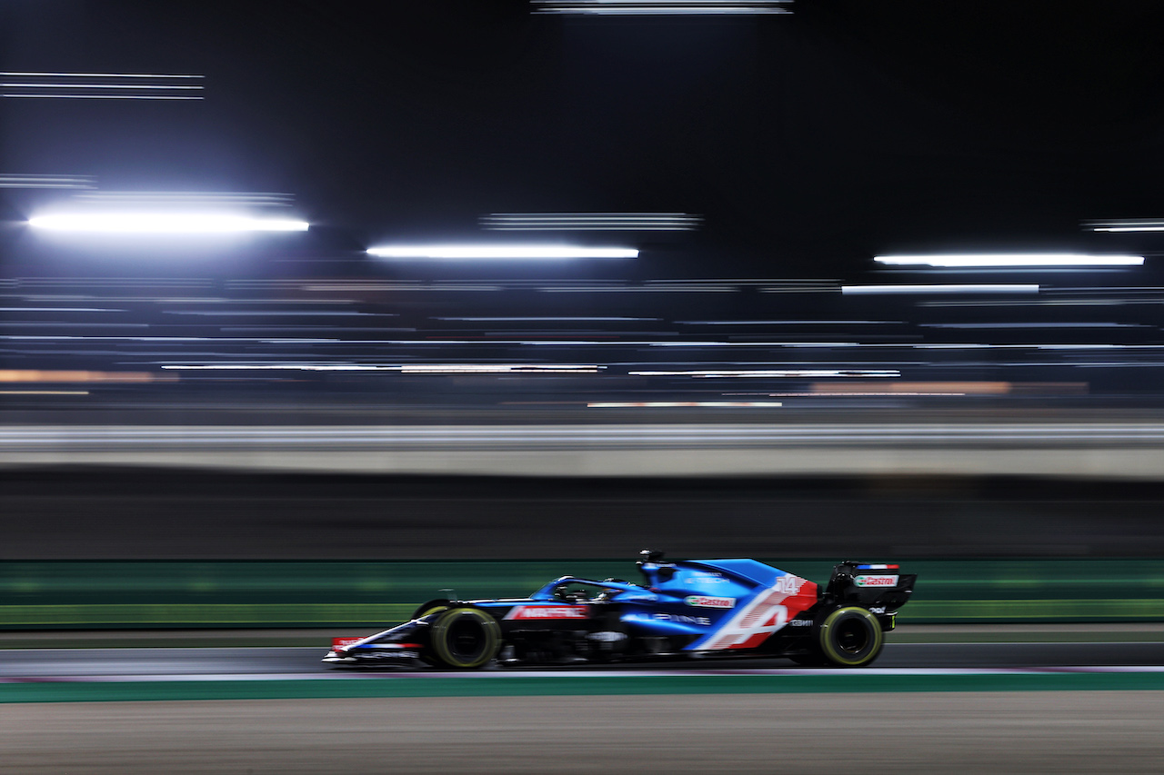 GP QATAR, Fernando Alonso (ESP) Alpine F1 Team A521.
19.11.2021 Formula 1 World Championship, Rd 20, Qatar Grand Prix, Doha, Qatar, Practice Day.
- www.xpbimages.com, EMail: requests@xpbimages.com © Copyright: Moy / XPB Images