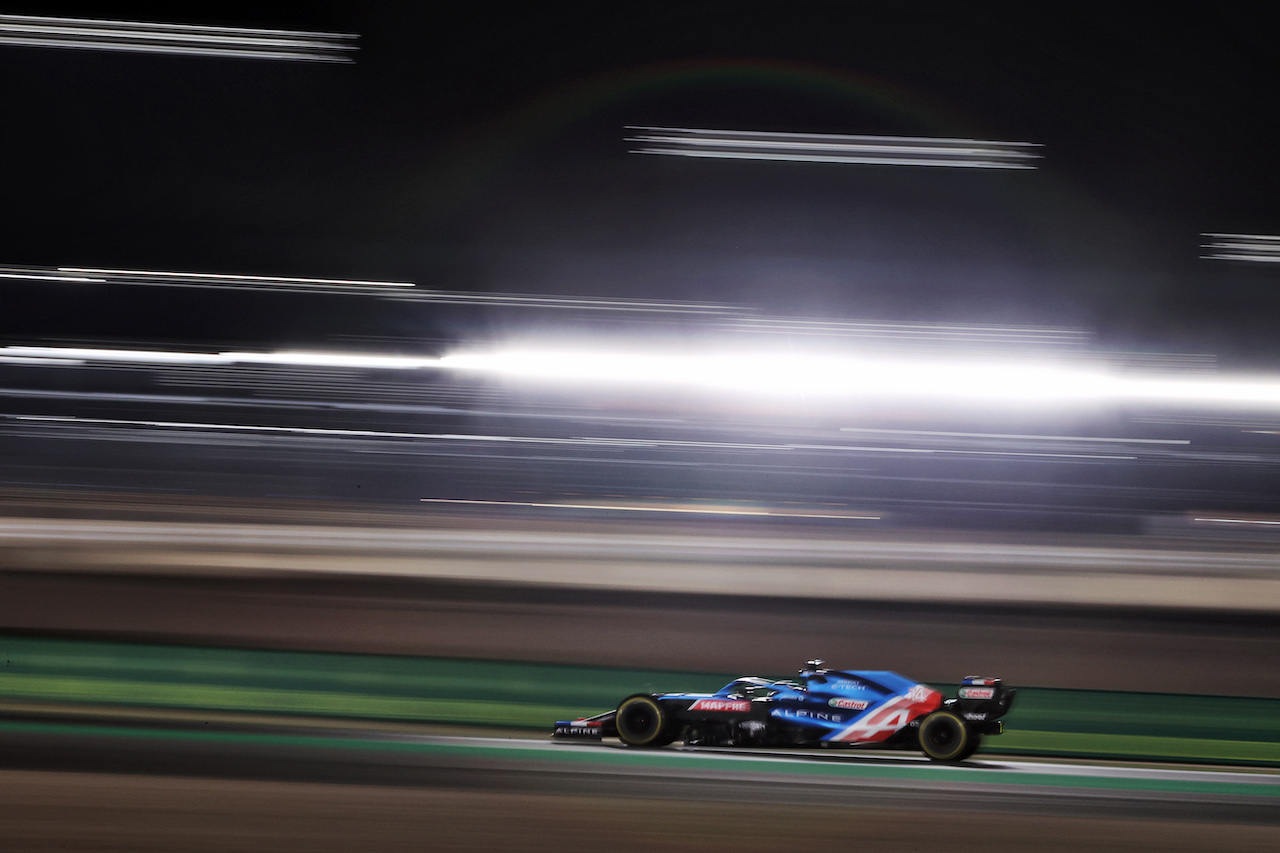 GP QATAR, Fernando Alonso (ESP) Alpine F1 Team A521.
19.11.2021 Formula 1 World Championship, Rd 20, Qatar Grand Prix, Doha, Qatar, Practice Day.
- www.xpbimages.com, EMail: requests@xpbimages.com © Copyright: Moy / XPB Images