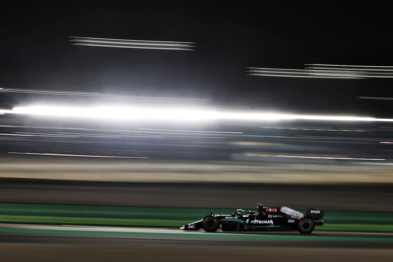 GP QATAR, Lewis Hamilton (GBR) Mercedes AMG F1 W12.
19.11.2021 Formula 1 World Championship, Rd 20, Qatar Grand Prix, Doha, Qatar, Practice Day.
- www.xpbimages.com, EMail: requests@xpbimages.com © Copyright: Moy / XPB Images