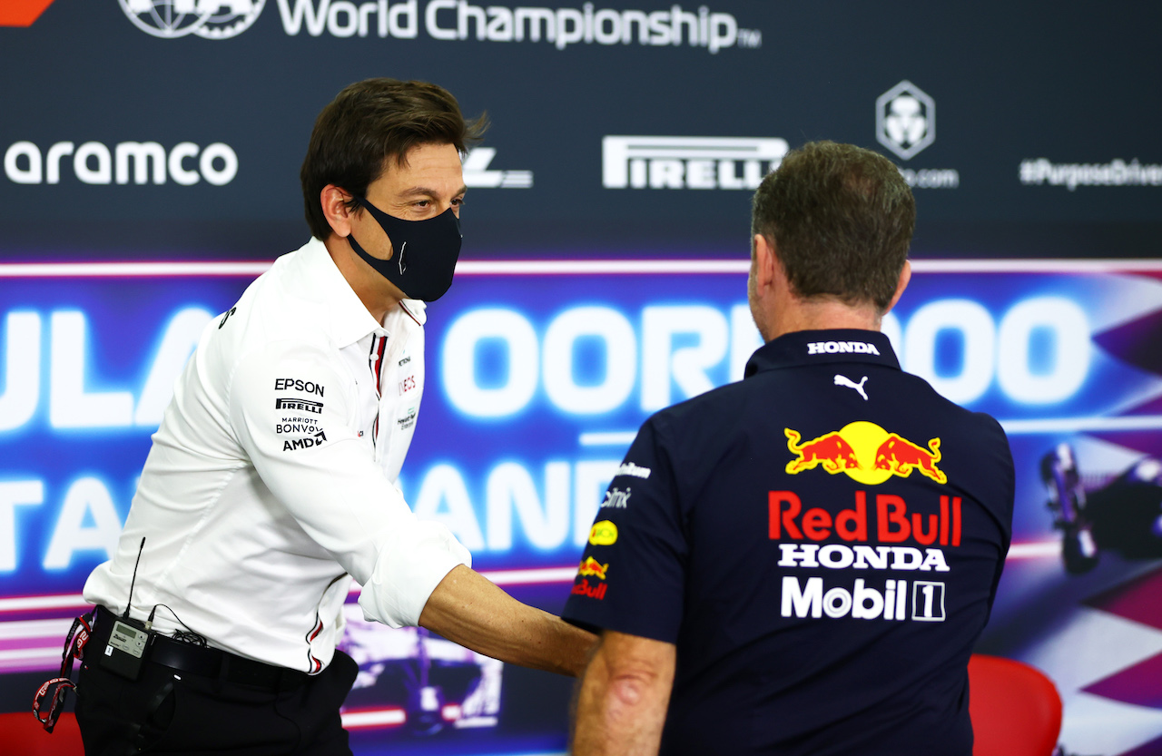GP QATAR, (L to R): Toto Wolff (GER) Mercedes AMG F1 Shareholder e Executive Director e Christian Horner (GBR) Red Bull Racing Team Principal in the FIA Press Conference.
19.11.2021 Formula 1 World Championship, Rd 20, Qatar Grand Prix, Doha, Qatar, Practice Day.
- www.xpbimages.com, EMail: requests@xpbimages.com © Copyright: FIA Pool Image for Editorial Use Only