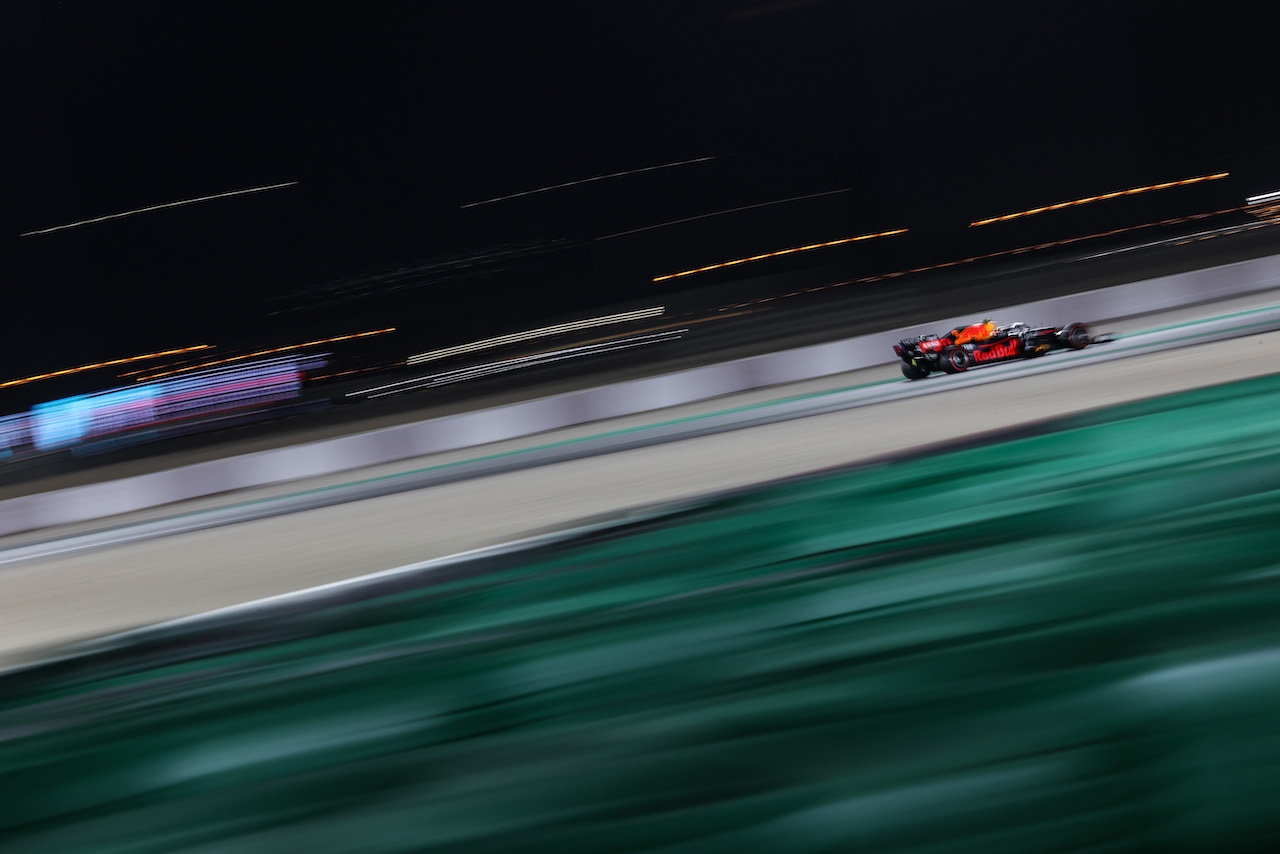 GP QATAR, Sergio Perez (MEX) Red Bull Racing RB16B.
19.11.2021 Formula 1 World Championship, Rd 20, Qatar Grand Prix, Doha, Qatar, Practice Day.
- www.xpbimages.com, EMail: requests@xpbimages.com © Copyright: Charniaux / XPB Images
