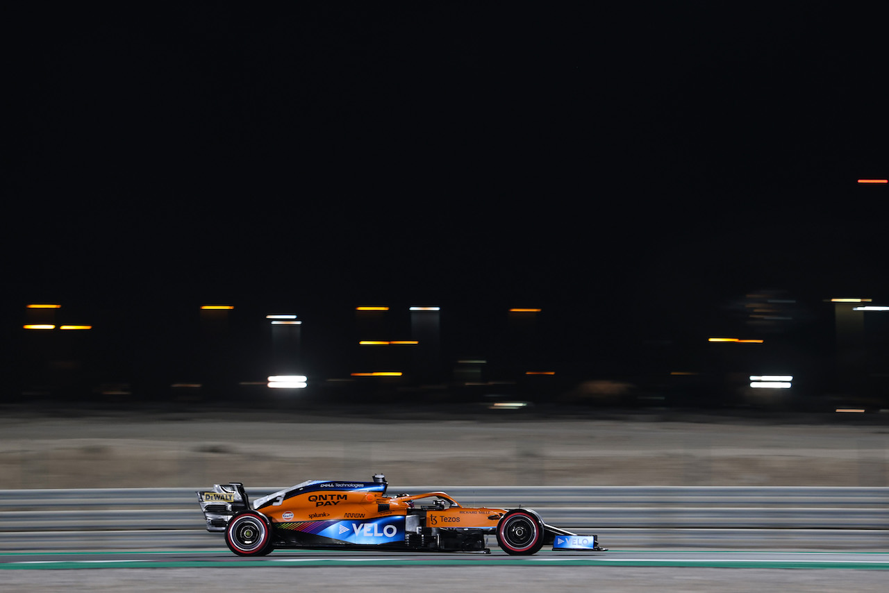 GP QATAR, Daniel Ricciardo (AUS) McLaren MCL35M.
19.11.2021 Formula 1 World Championship, Rd 20, Qatar Grand Prix, Doha, Qatar, Practice Day.
- www.xpbimages.com, EMail: requests@xpbimages.com © Copyright: Charniaux / XPB Images