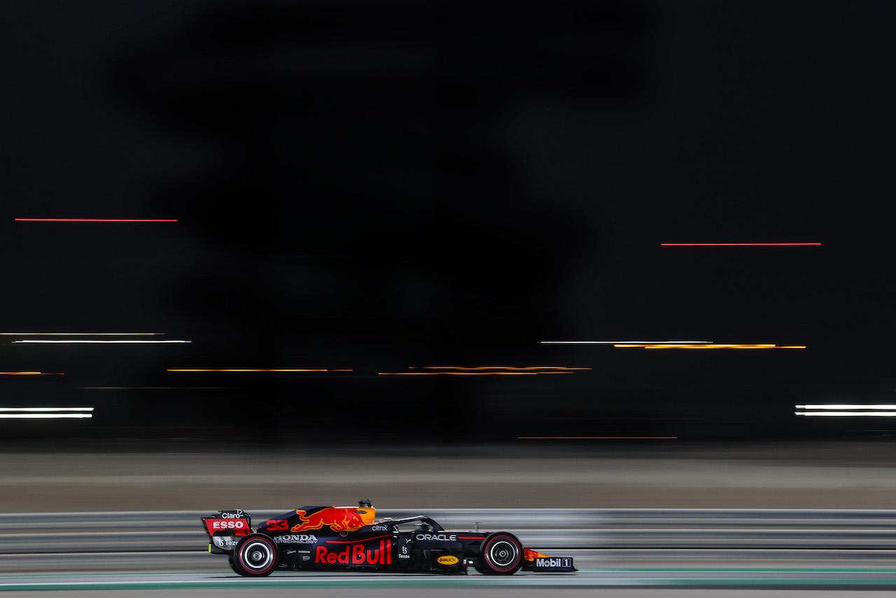 GP QATAR, Max Verstappen (NLD) Red Bull Racing RB16B.
19.11.2021 Formula 1 World Championship, Rd 20, Qatar Grand Prix, Doha, Qatar, Practice Day.
- www.xpbimages.com, EMail: requests@xpbimages.com © Copyright: Charniaux / XPB Images