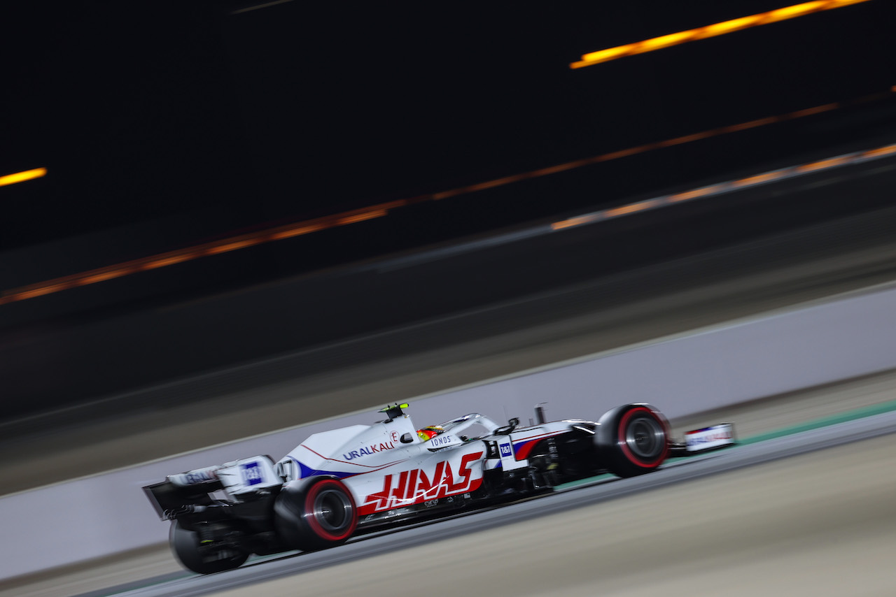 GP QATAR, Mick Schumacher (GER) Haas VF-21.
19.11.2021 Formula 1 World Championship, Rd 20, Qatar Grand Prix, Doha, Qatar, Practice Day.
- www.xpbimages.com, EMail: requests@xpbimages.com © Copyright: Charniaux / XPB Images