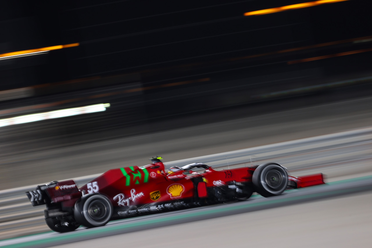 GP QATAR, Carlos Sainz Jr (ESP) Ferrari SF-21.
19.11.2021 Formula 1 World Championship, Rd 20, Qatar Grand Prix, Doha, Qatar, Practice Day.
- www.xpbimages.com, EMail: requests@xpbimages.com © Copyright: Charniaux / XPB Images